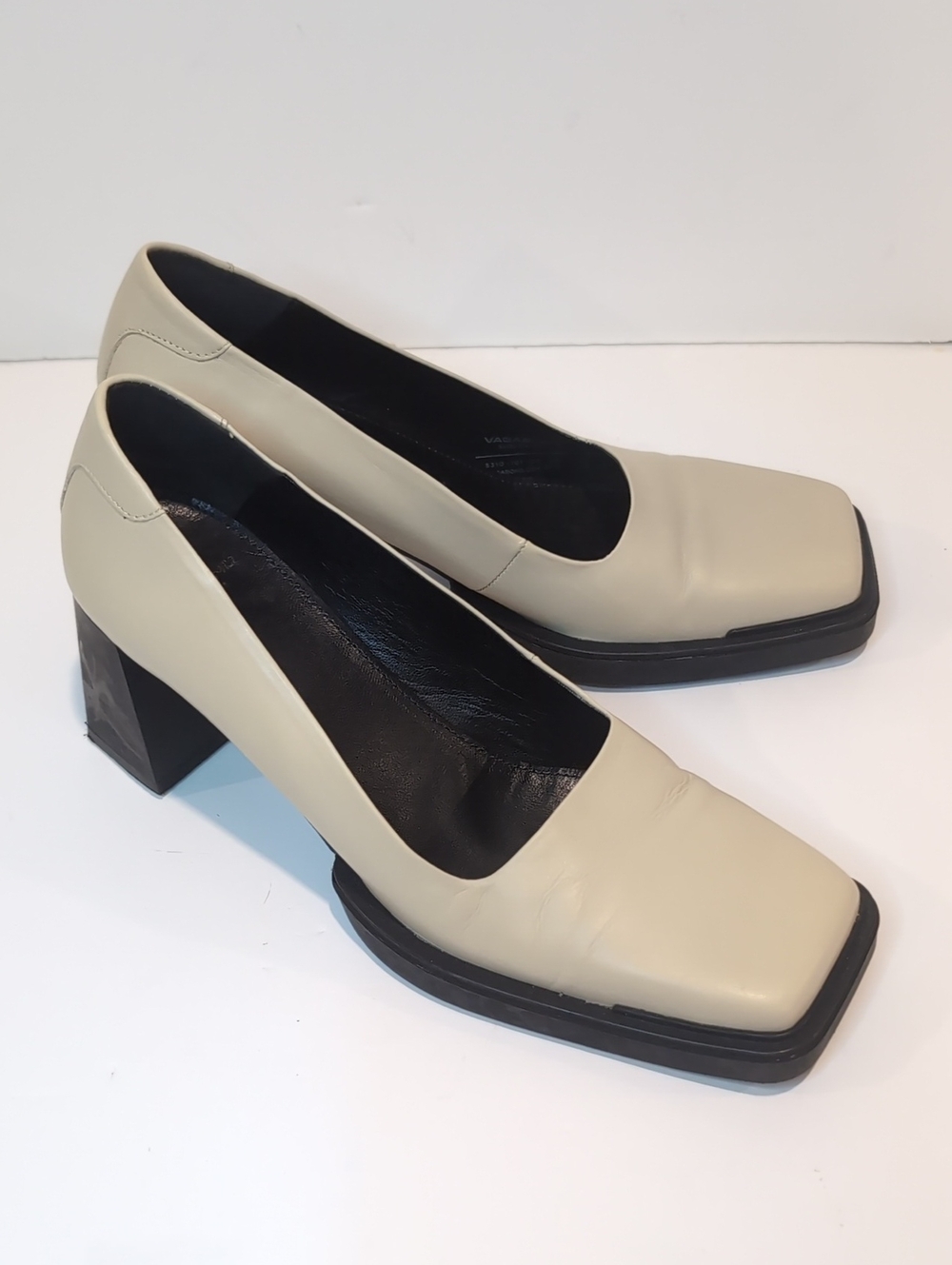 Vagabond Square-Toe Block Heel Pumps in Cream Edwina Size 8 - Picture 2 of 14